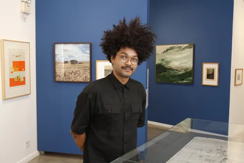 
          Imagem ilustrativa da imagem Viagem de trem vira arte em exposição no ES
          