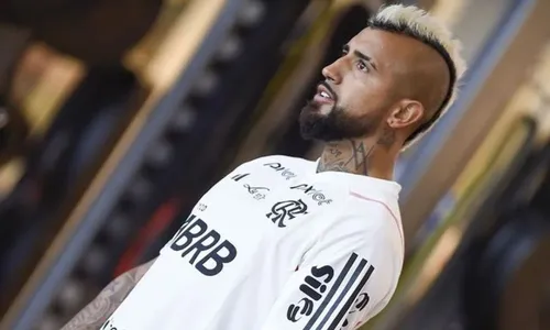 
          Imagem ilustrativa da imagem Vidal anuncia saída do Flamengo no fim do ano e despista sobre futuro
          