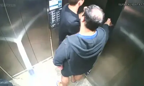 
          Imagem ilustrativa da imagem Vídeo mostra empresário e assassino confesso dentro de prédio antes de crime
          