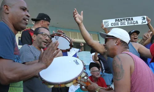 
          Imagem ilustrativa da imagem Virada heroica coloca o Vitória no G-4 da Série D
          