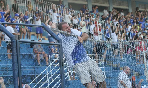 
          Imagem ilustrativa da imagem Virada heroica coloca o Vitória no G-4 da Série D
          