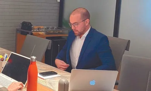 
          Imagem ilustrativa da imagem Vítima de golpe do Pix recupera 34 mil reais após dois anos
          