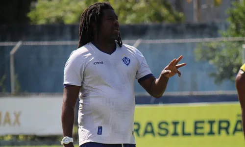 
          Imagem ilustrativa da imagem Vitória foca na regularidade para avançar na Série D
          