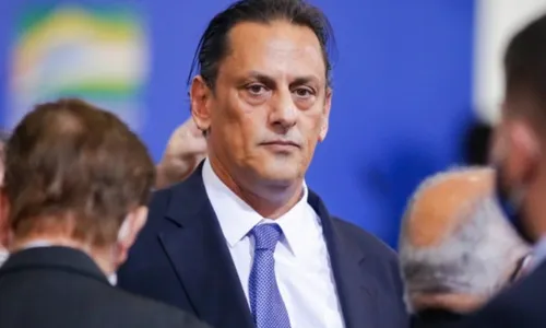 
          Imagem ilustrativa da imagem Wassef muda o tom e diz que comprou Rolex nos EUA com dinheiro próprio
          