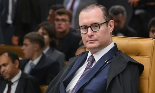 
          Imagem ilustrativa da imagem Zanin arquiva ação contra Bolsonaro por omissão na compra de vacina
          