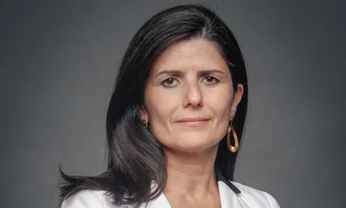 
          Imagem ilustrativa da imagem Zeina Latif, consultora econômica: “Taxa de juros deve cair no segundo semestre”
          