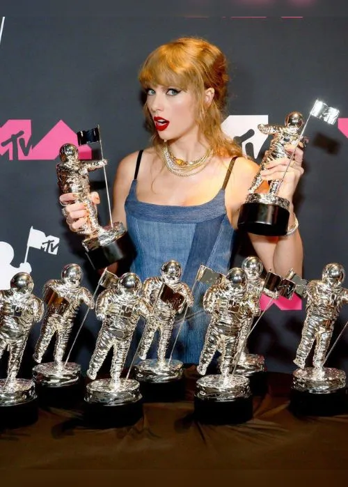 Imagem ilustrativa da imagem Taylor Swift vence prêmio de Melhor Videoclipe no VMA e quebra próprio recorde