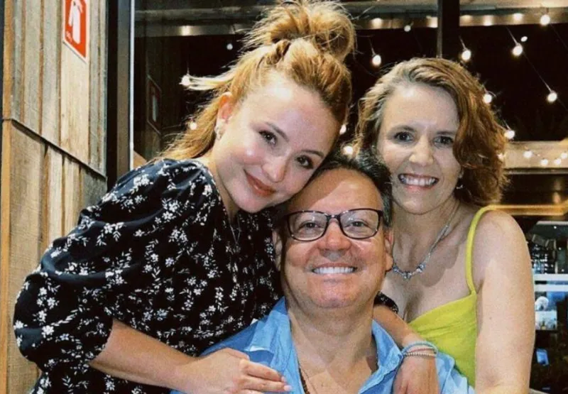 Larissa Manoela e os pais, Silvana e Gilberto
