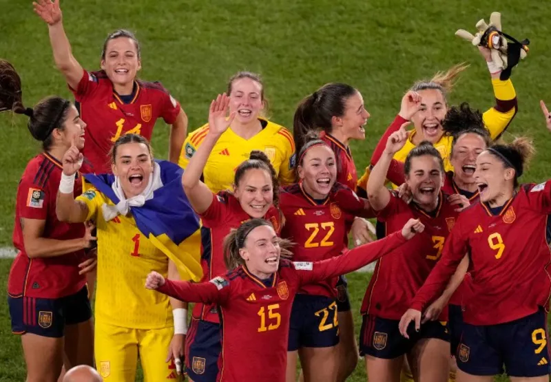 Jogadoras da Espanha comemoram a vitória na partida contra a Inglaterra pela final da Copa do Mundo Feminina.