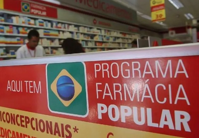 A partir de agora, os 55 milhões de brasileiros beneficiários do programa Bolsa Família poderão retirar gratuitamente todos os 40 medicamentos disponíveis no rol do Farmácia Popular