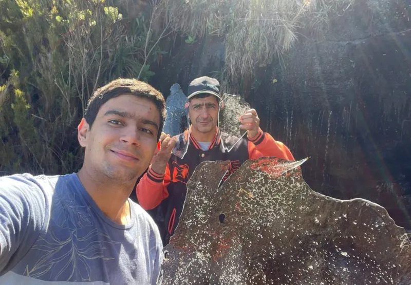 Bruno Protázio e o pai, Cristiano, registraram o gelo no Parque do Caparaó