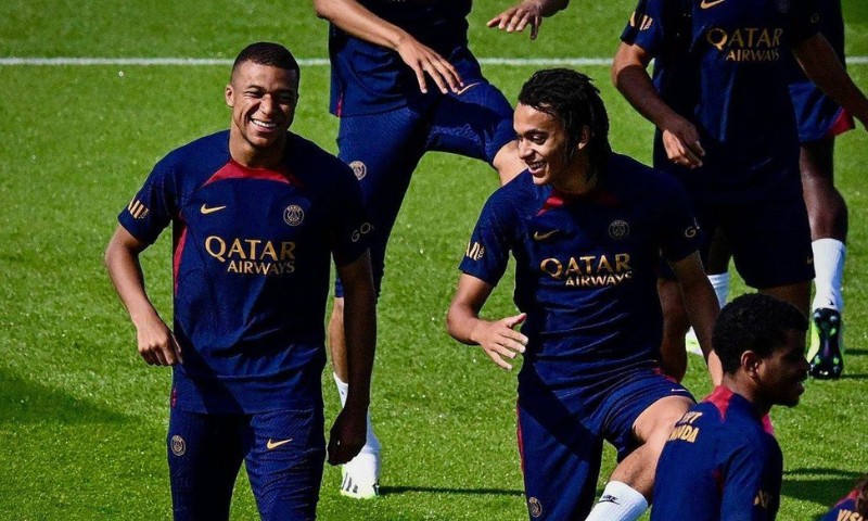 Quem é Ethan Mbappé, que entrou em campo com Neymar nesta quinta (3/8)?