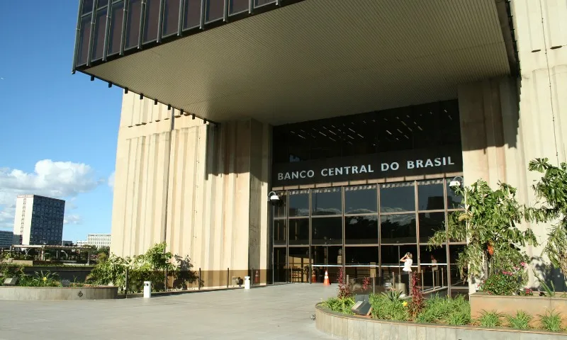 Imagem ilustrativa da imagem Bancos salivam com “presente” de R$ 730 bilhões