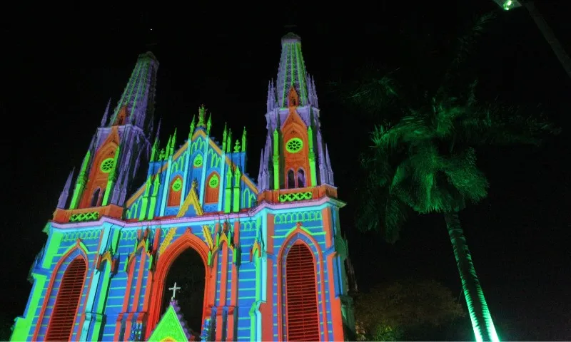 Imagem ilustrativa da imagem Catedral de Vitória vira point para fotos com iluminação
