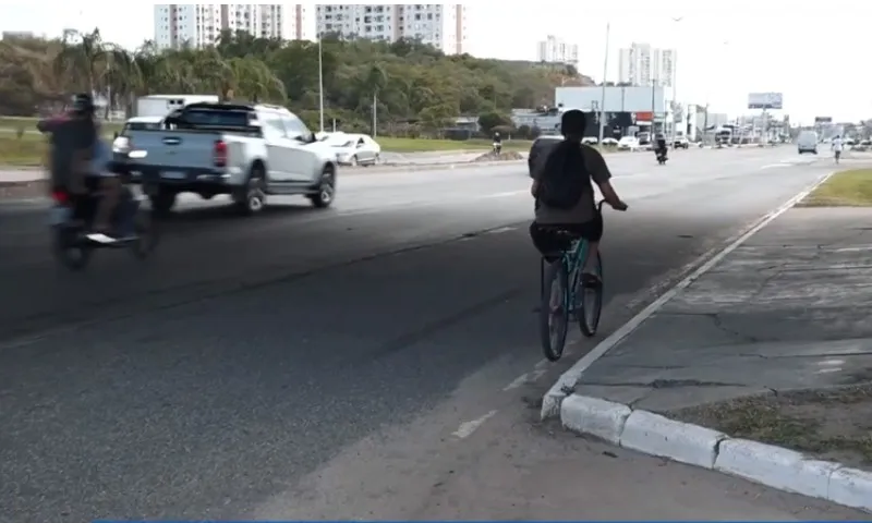 Imagem ilustrativa da imagem Ciclista é atropelado após fugir de assalto em Vila Velha