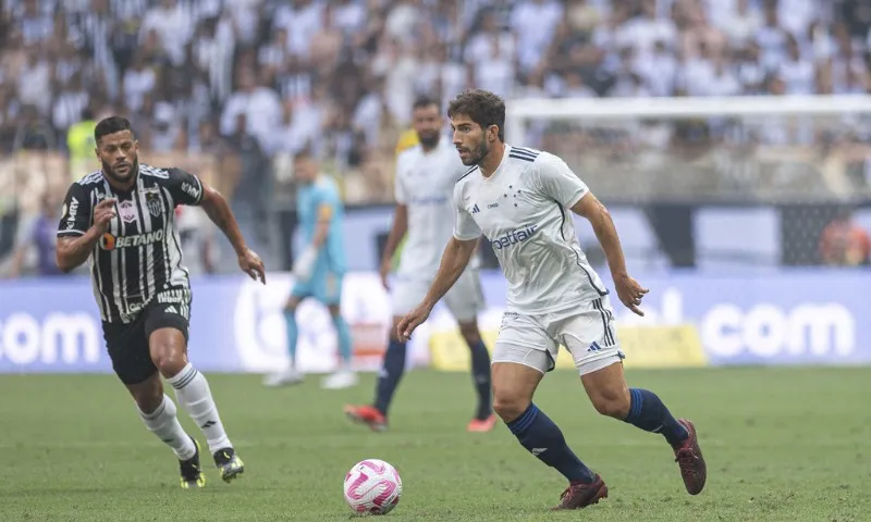 Imagem ilustrativa da imagem Cruzeiro vence primeiro clássico na casa nova do Atlético com gol contra