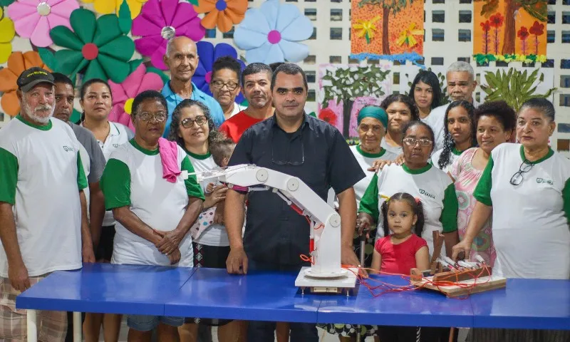 Imagem ilustrativa da imagem Dia dos Professores: Ex-garimpeiro faz supletivo e vira professor na Serra, no ES