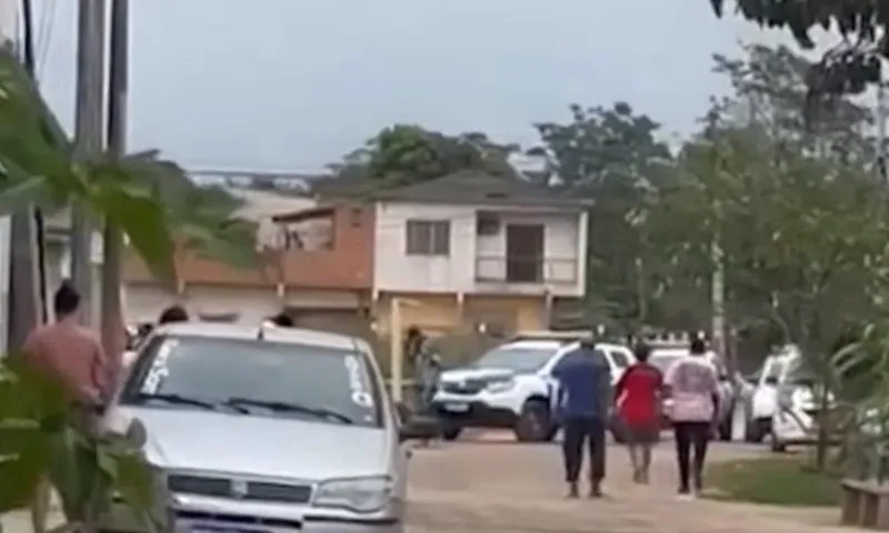 Imagem ilustrativa da imagem Homem pula em valão ao tentar fugir da polícia em Vila Velha