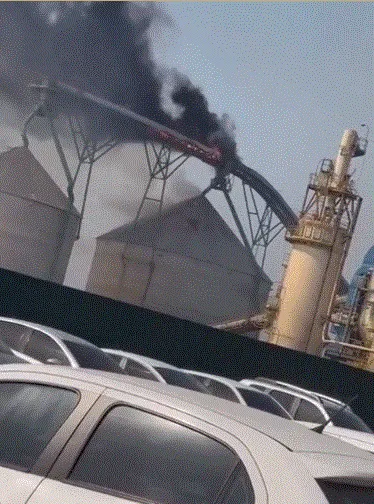 Imagem ilustrativa da imagem Incêndio atinge fábrica Placas do Brasil em Pinheiros