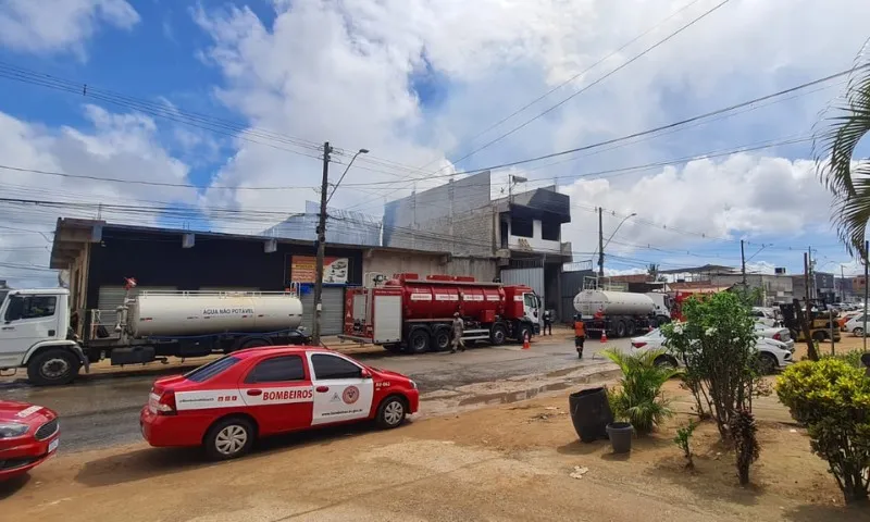 Imagem ilustrativa da imagem Incêndio atinge galpão de transportadora na Serra