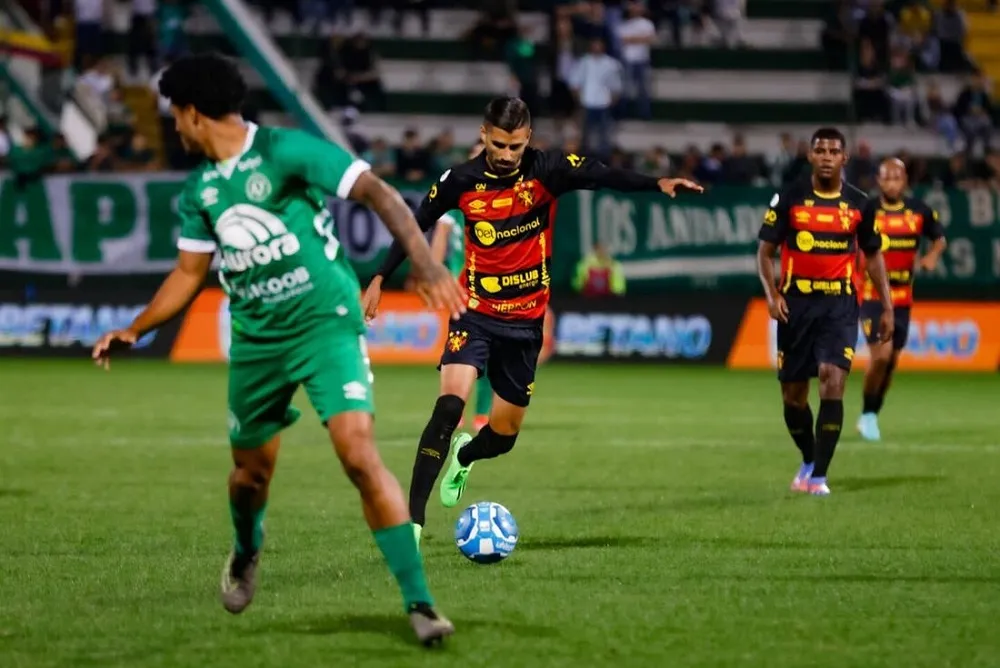 Imagem ilustrativa da imagem Jogo entre Sport e Chapecoense na Ilha é adiado para este domingo