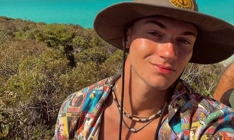 Imagem ilustrativa da imagem Jovem perde perna em ataque de tubarão e se filma sangrando: 'Me despedir'