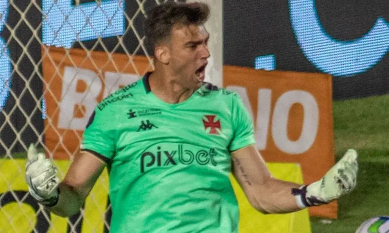 Léo Jardim diz que expulsão atrapalhou Vasco em empate