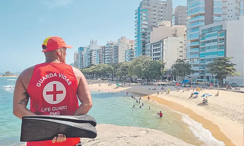 Imagem ilustrativa da imagem Mais 100 guarda-vidas nas praias de Guarapari