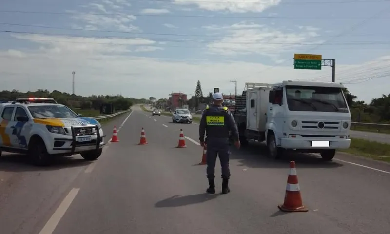 Imagem ilustrativa da imagem Mais de 900 motoristas abordados durante operação no feriado