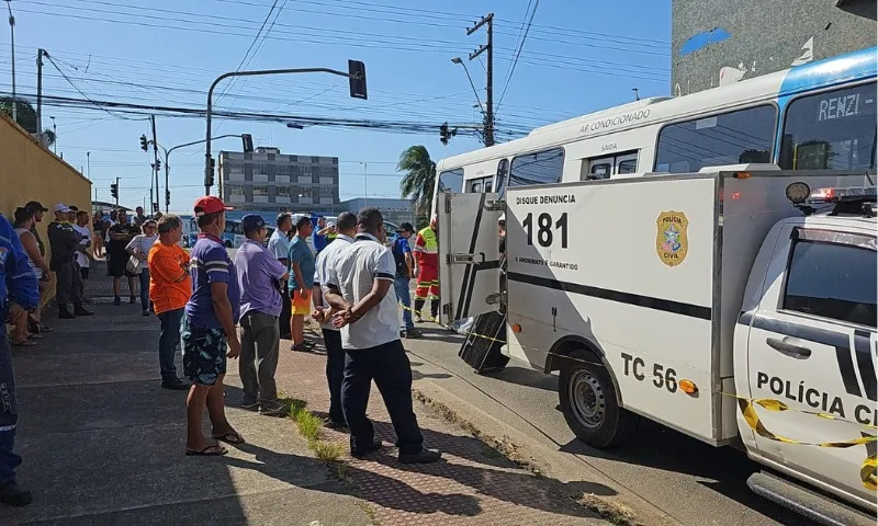 Imagem ilustrativa da imagem Mulher é atropelada por ônibus e morre na Serra