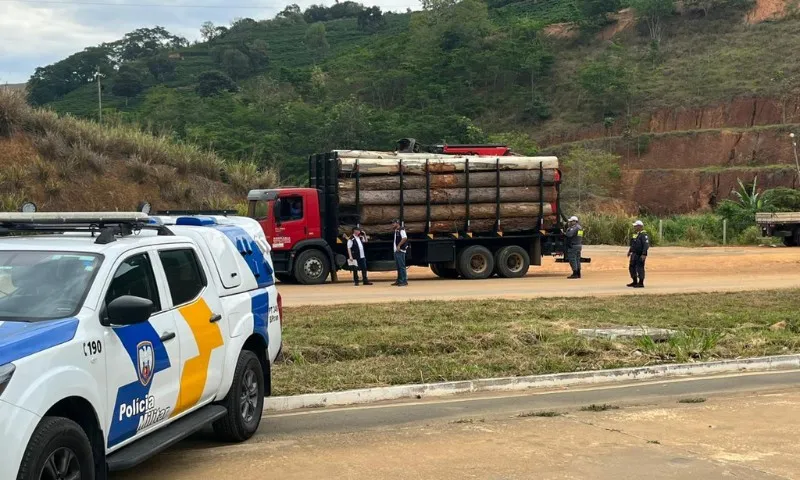 Imagem ilustrativa da imagem Operação Carga Pesada: 47 motoristas autuados durante ação em rodovia do ES