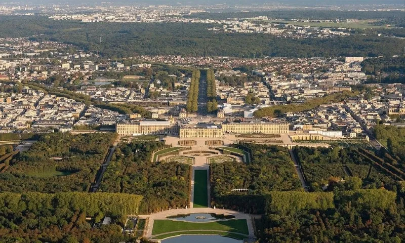 Imagem ilustrativa da imagem Palácio de Versalhes é evacuado por suspeita de bomba