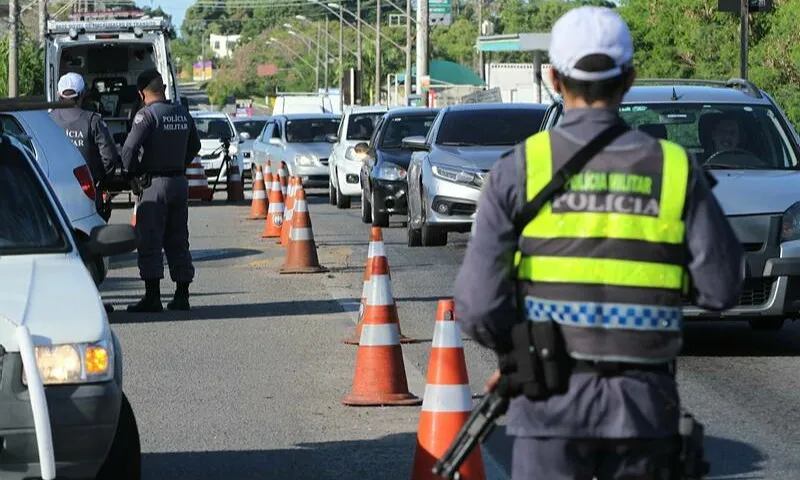 Imagem ilustrativa da imagem Policial “vigia” ruas para encontrar carros roubados