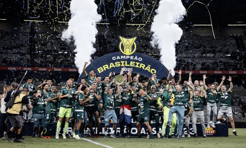 Imagem ilustrativa da imagem Premiação do Brasileirão: saiba quanto o Palmeiras vai ganhar com o seu 12º título