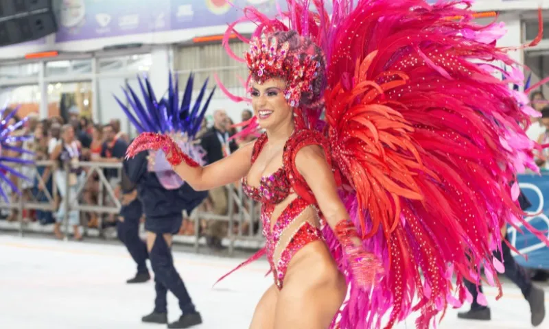 Imagem ilustrativa da imagem Rainhas já vivem rotinas intensas para o Carnaval