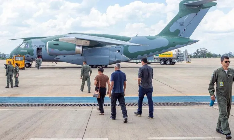 Imagem ilustrativa da imagem Terceiro avião trazendo brasileiros de Israel chega ao Brasil