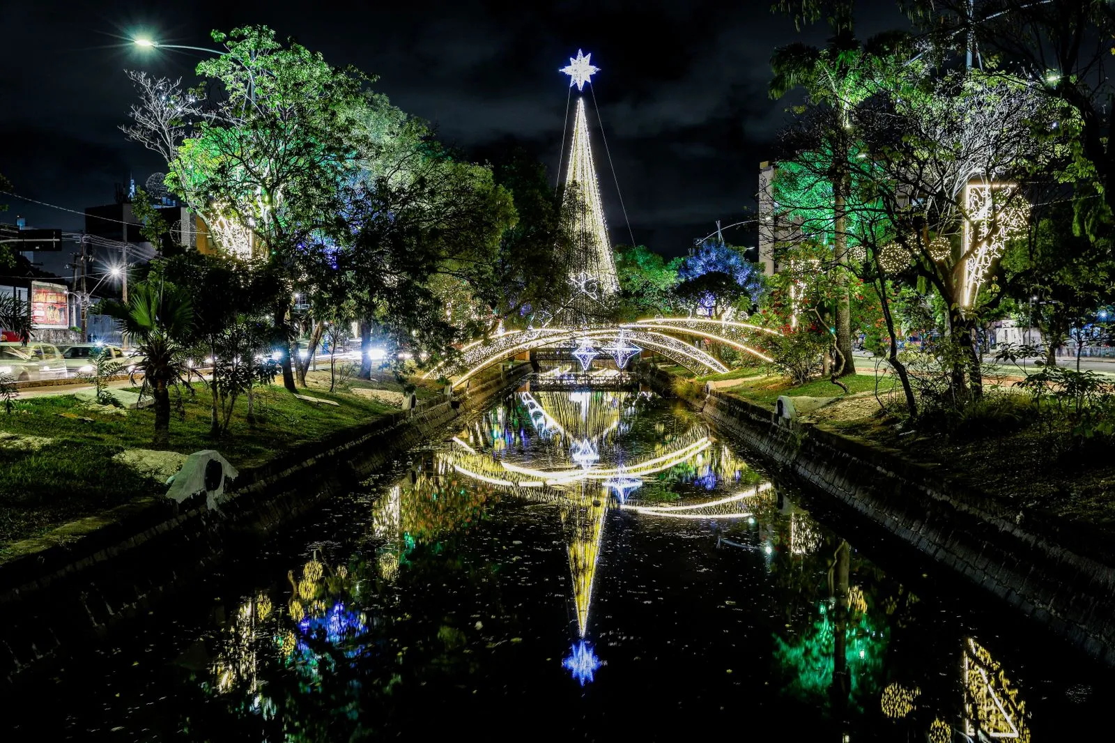 Imagem ilustrativa da imagem Veja o roteiro da decoração natalina nas ruas do Recife