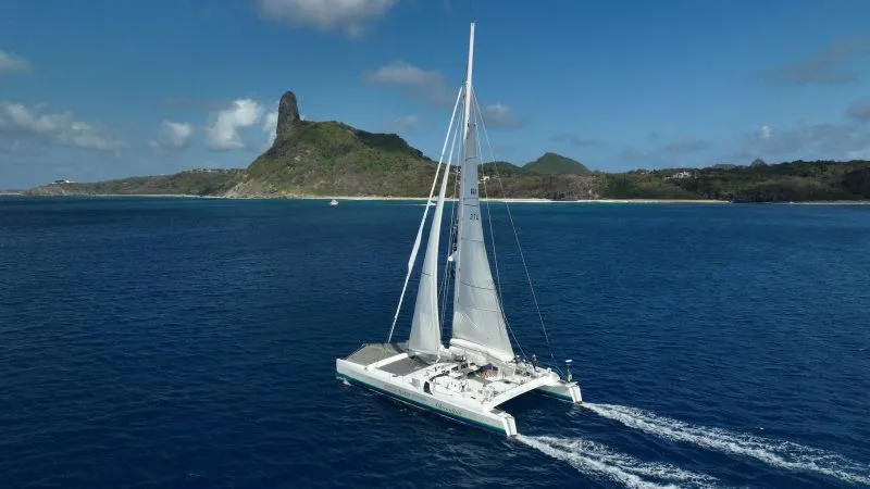 Imagem ilustrativa da imagem Adrenalina Pura mantém tradição e conquista Regata Recife-Fernando de Noronha