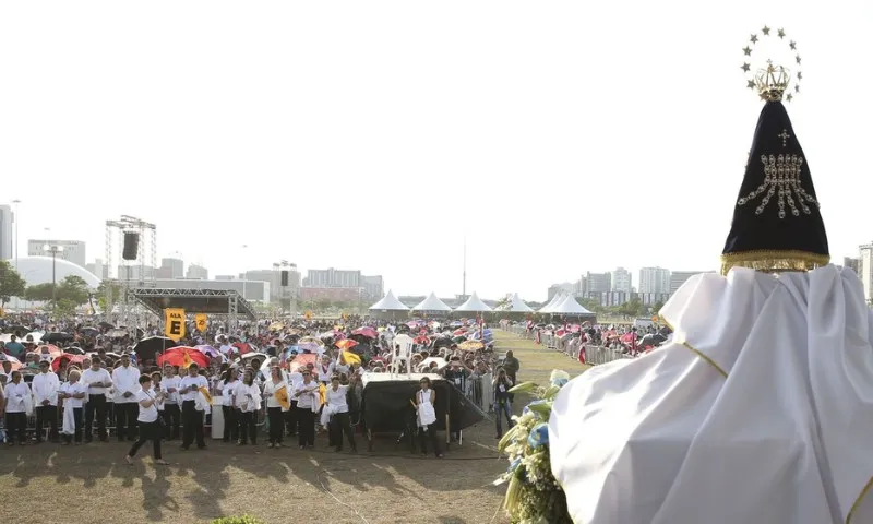 Imagem ilustrativa da imagem Aparecida espera 250 mil fiéis para celebrações da Padroeira do Brasil