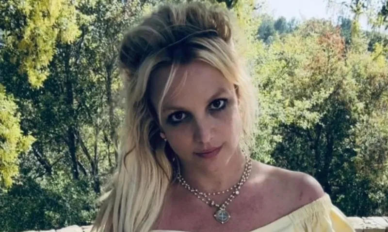 Imagem ilustrativa da imagem Após lançar biografia reveladora, Britney Spears posta foto nua