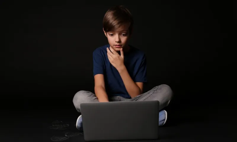 Imagem ilustrativa da imagem Aprenda a proteger os filhos dos pedófilos que agem on-line