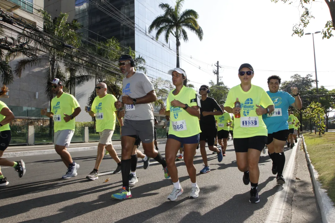 Imagem ilustrativa da imagem Atletas superam forte calor para vencer a Corrida Tribuna Ruas da Cidade