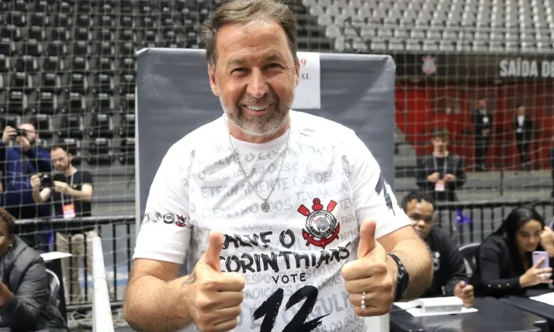 Imagem ilustrativa da imagem Augusto Melo vence eleição e derruba grupo de Andrés no Corinthians após 16 anos