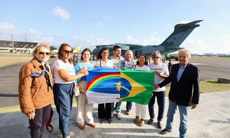 Imagem ilustrativa da imagem Avião trazendo brasileiros de Israel chega ao Recife