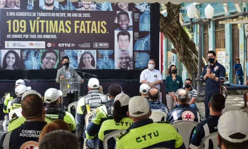 Imagem ilustrativa da imagem Blitz  educativa no Recife no Dia Mundial em Memória às Vítimas de Trânsito