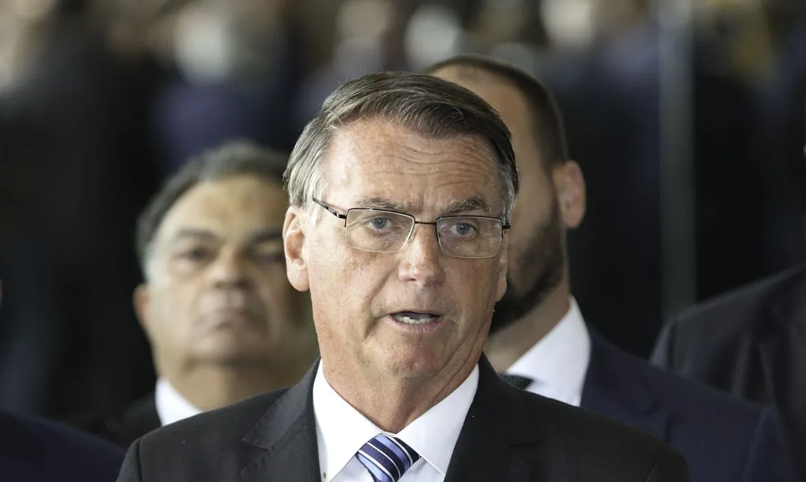 Imagem ilustrativa da imagem Bolsonaro causa desconforto e racha bancada do agro