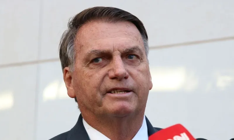 Imagem ilustrativa da imagem Bolsonaro vira réu acusado de incitação ao estupro e diz que é perseguido