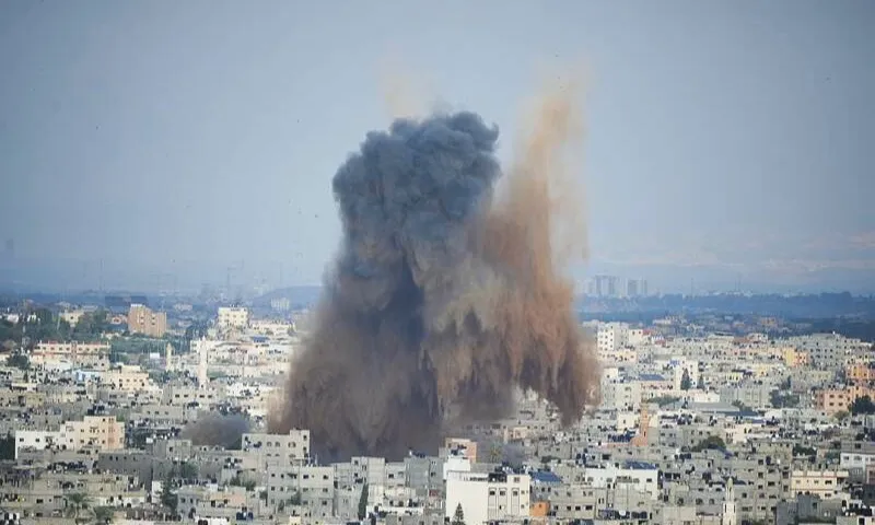 Imagem ilustrativa da imagem Brasil pede que Israel não bombardeie abrigo de seus cidadãos em Gaza