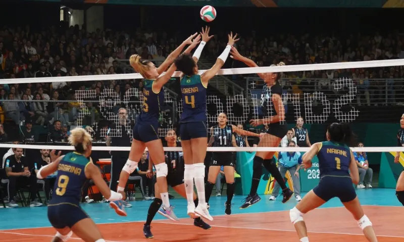 Imagem ilustrativa da imagem Brasil vence Argentina no vôlei feminino e fica perto da semifinal no Pan