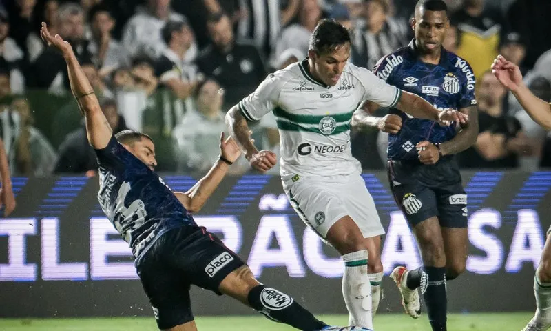 Imagem ilustrativa da imagem CBF admite erro de árbitro em pênalti para o Coritiba contra o Santos